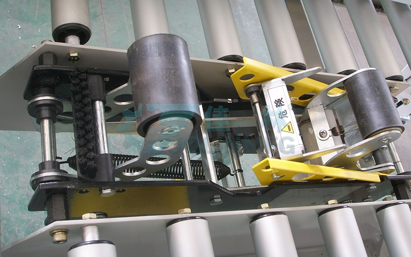 自動折蓋封箱機